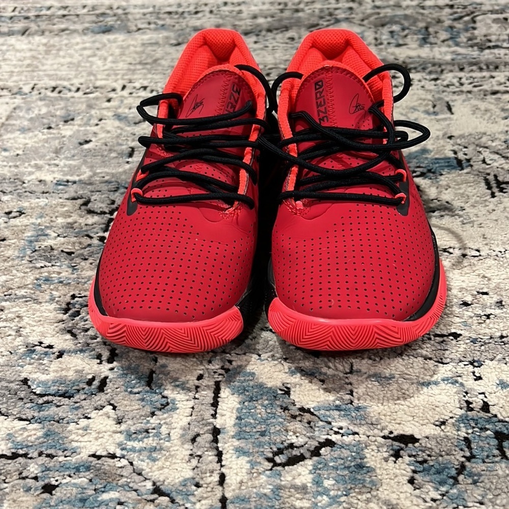 Under Armour Boys Basketball shoes. - Picture 4 of 7